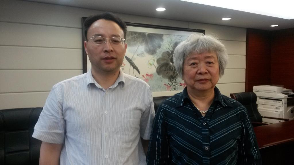 张长龙教授参加全国人大证券法修改座谈会后与全国人大财经委副主任吴晓灵合影